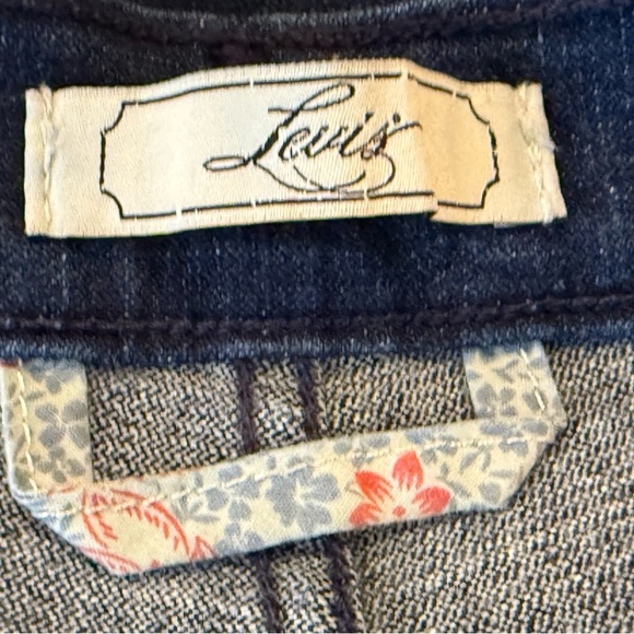 Levi's VTG Women's Dark Wash Black Patch Jeans C
Cropped Straight Leg/size 10 - Picture 9 of 10